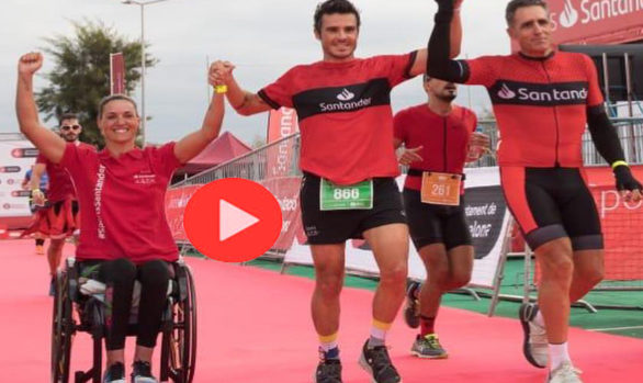 Gómez Noya, Miguel Indurain y Eva Moral, primer relevo inclusivo en el Barcelona Triathlon